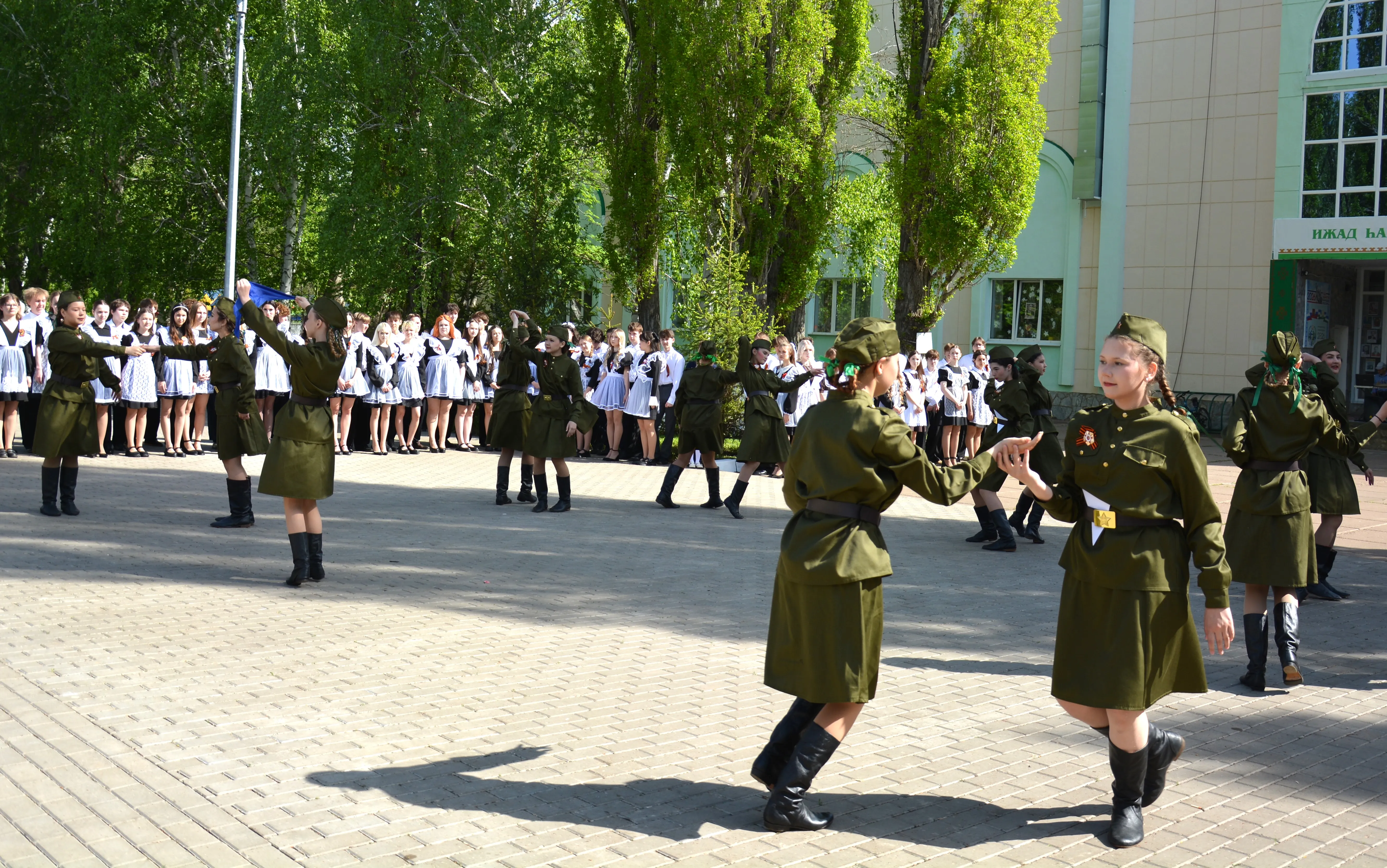 Хәтер һәм өмөт менән һуғарылған "Еңеү вальсы" үтте