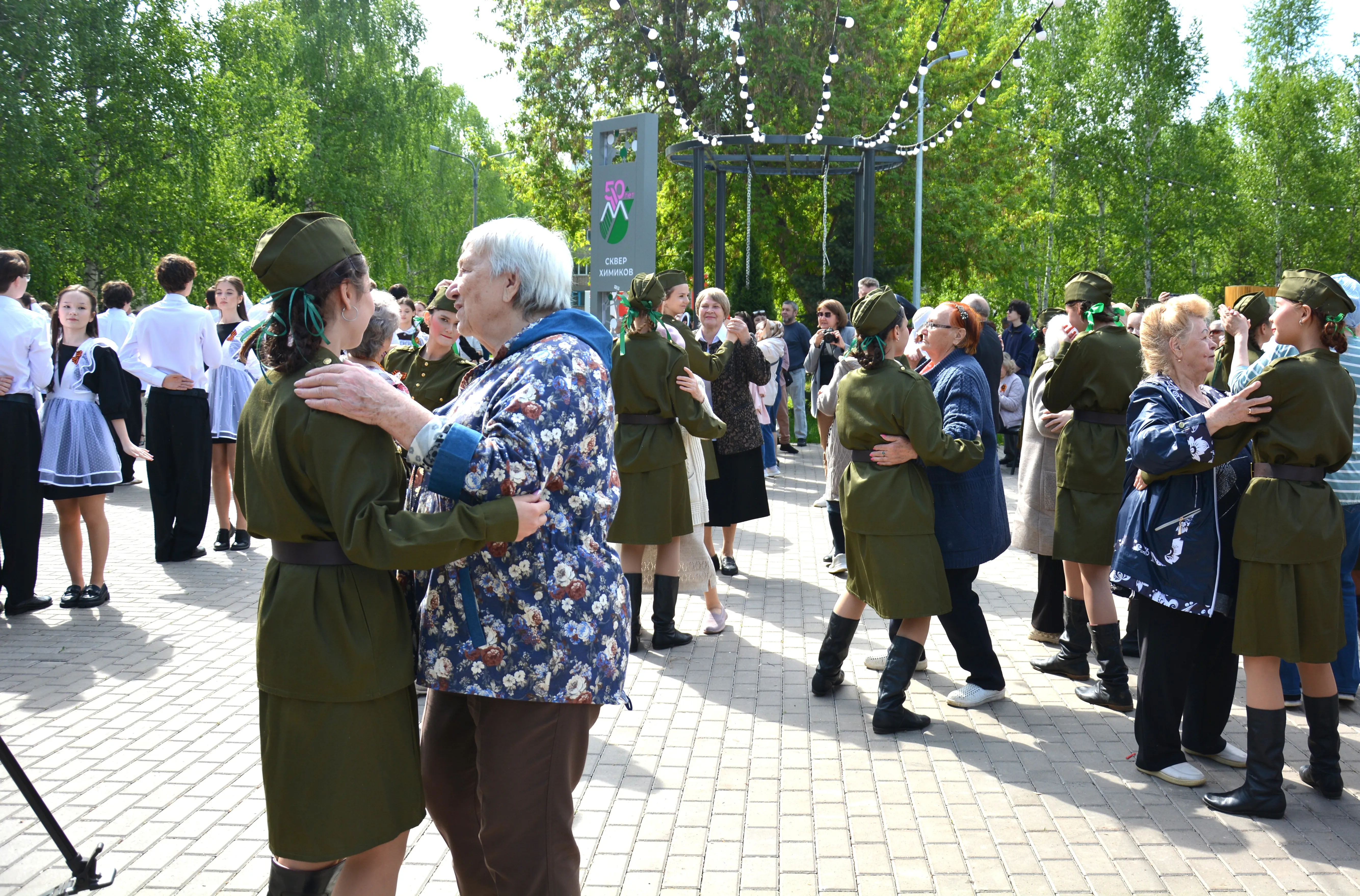 Хәтер һәм өмөт менән һуғарылған "Еңеү вальсы" үтте