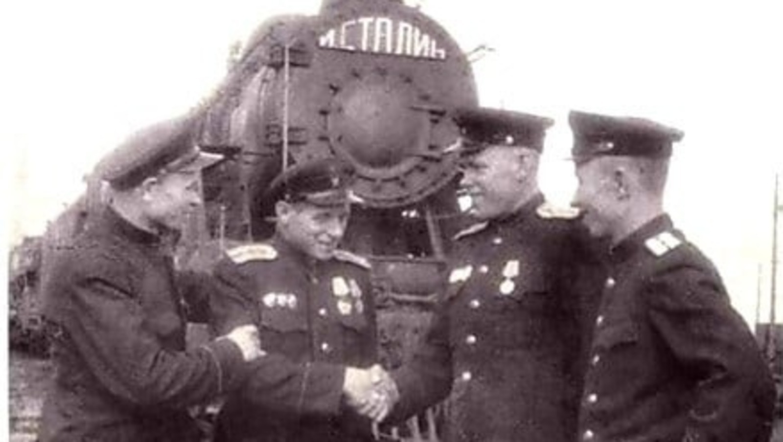 Радий Хәбиров тимер юлы хеҙмәткәрҙәрен ҡотланы