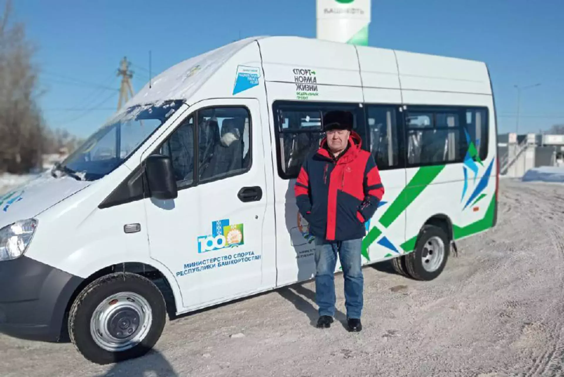 Спортивная школа села Малояз получила новый автобус