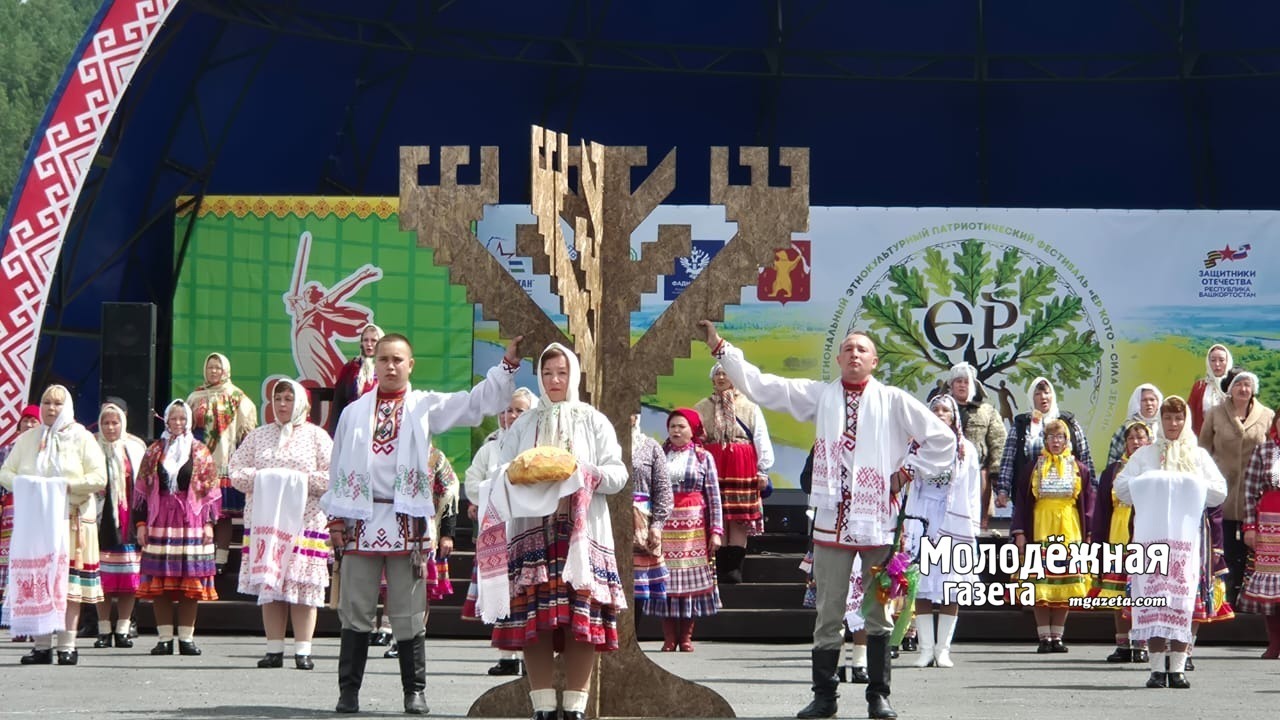 В Мишкино проходит патриотический фестиваль «Сила земли»