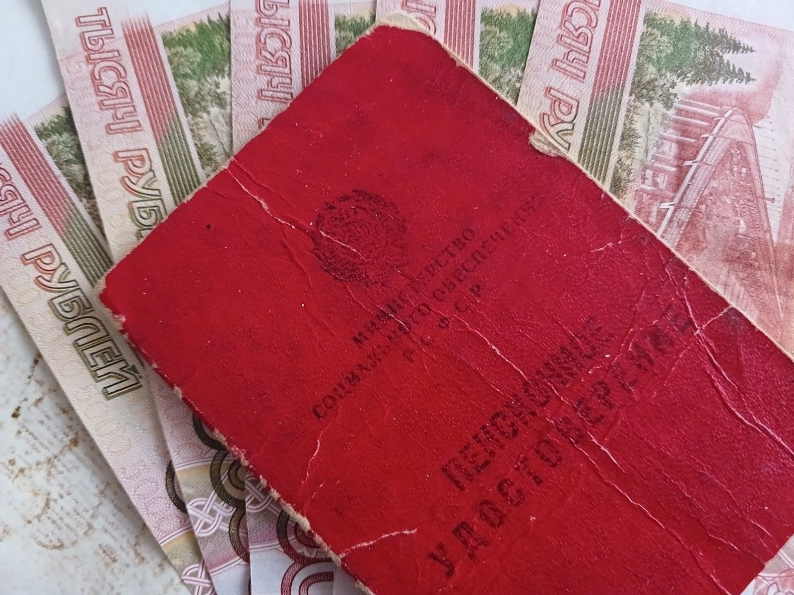 В мае пенсии повысятся — у кого и на сколько