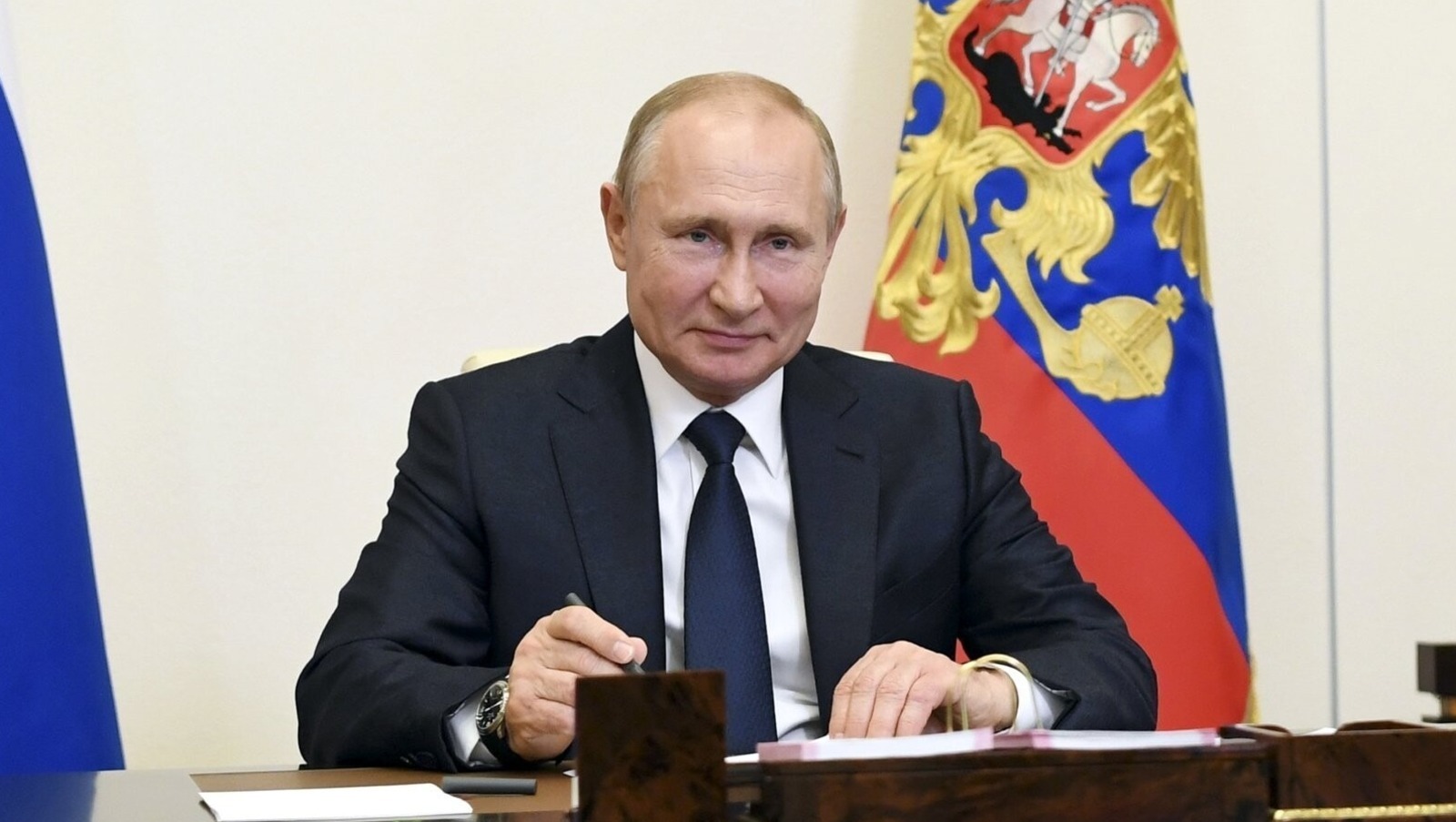 Владимир Путин Башҡортостан халҡын бүләкләү тураһындағы указға ҡул ҡуйҙы