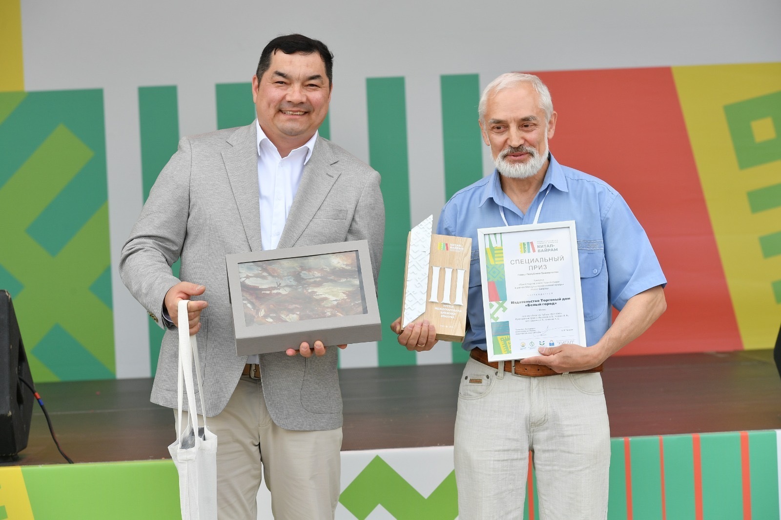 На «Китап-Байраме» книгой года признали издание посвященное юбилею Победы