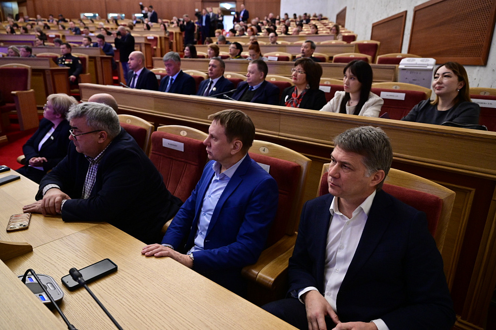 Радий Хабиров вручил первые удостоверения военным корреспондентам Башкортостана